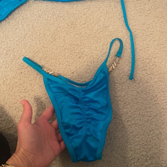 Blue scrunch butt bikini - Picture 4 of 4